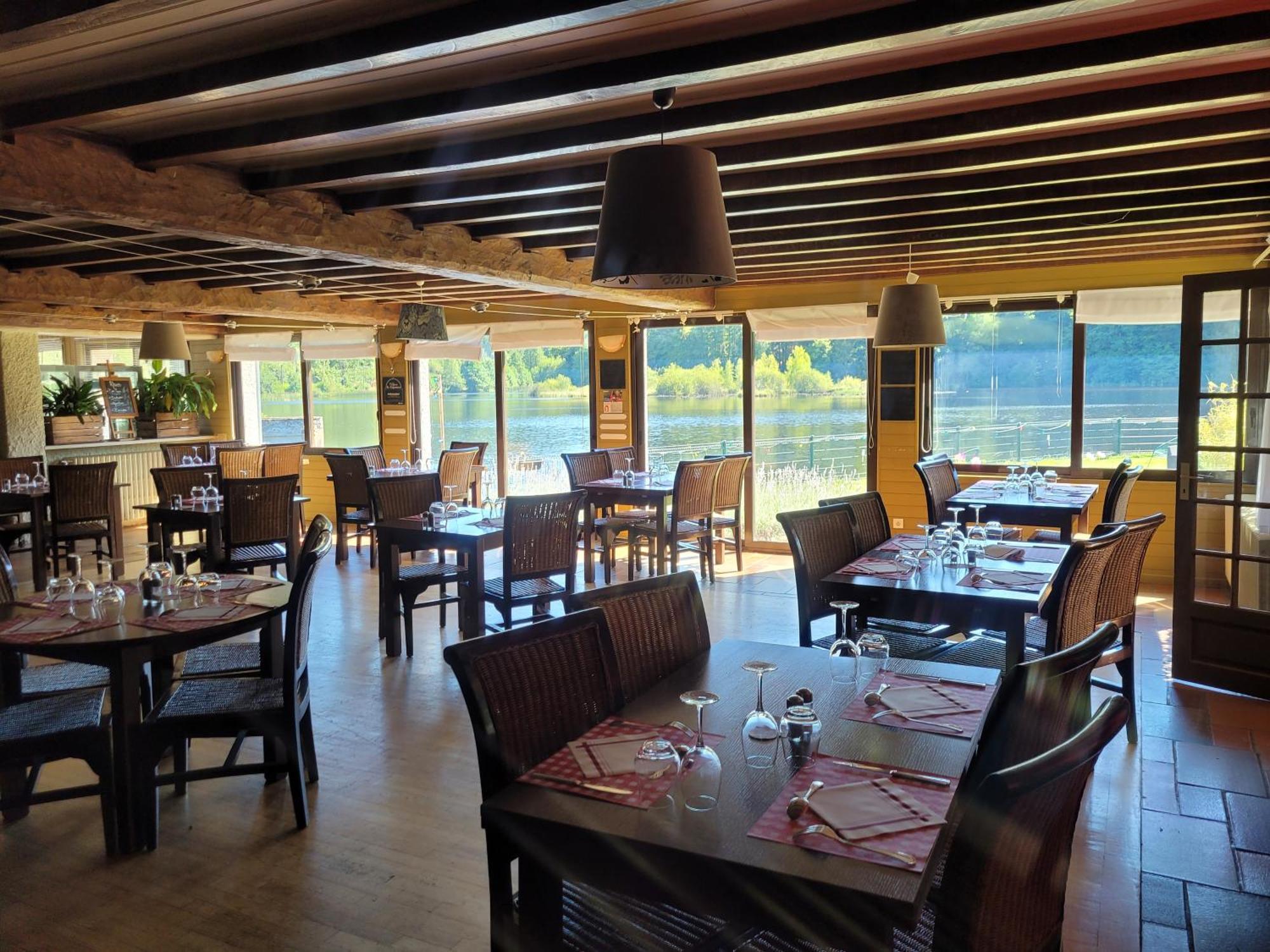 Le Lac Des Moines Condat  Екстериор снимка