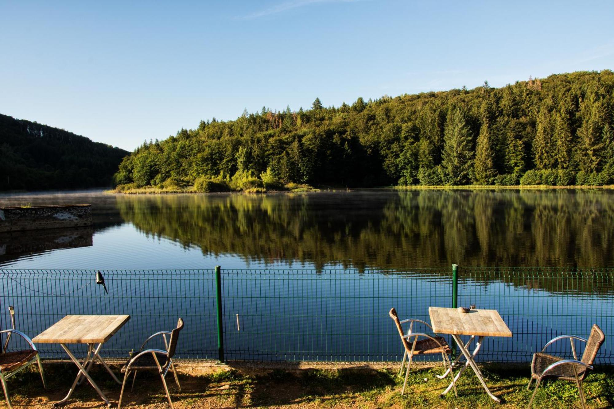 Le Lac Des Moines Condat  Екстериор снимка