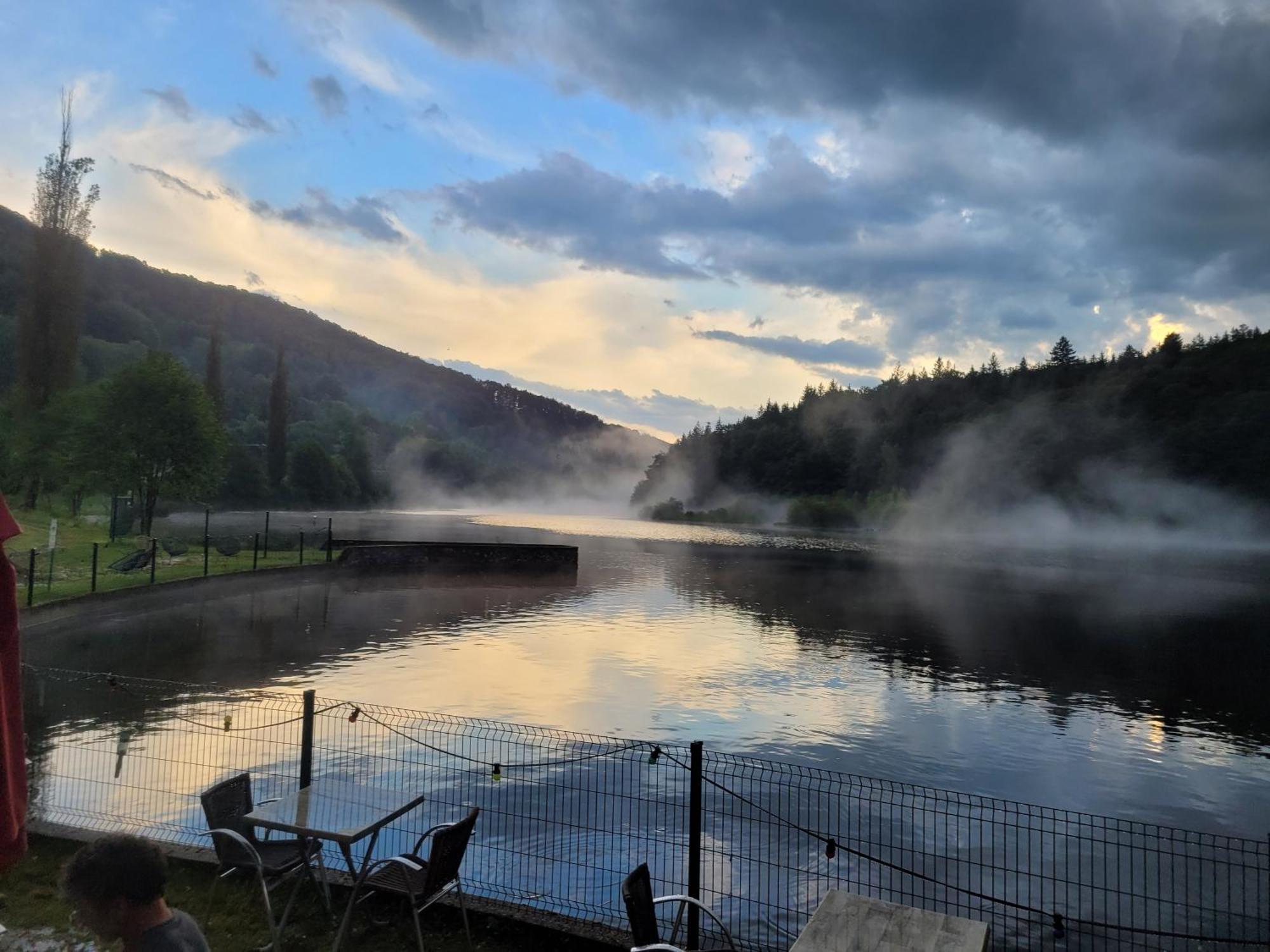 Le Lac Des Moines Condat  Екстериор снимка
